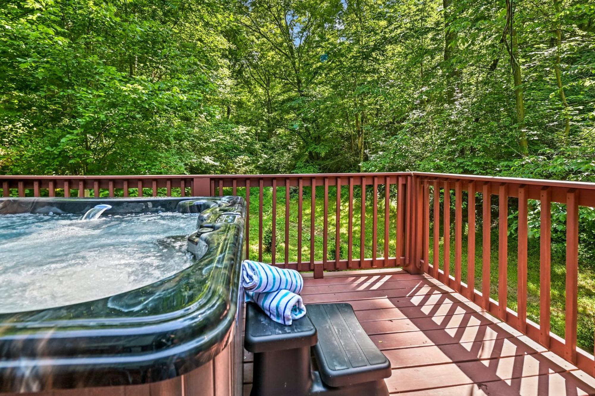 Smoky Mountains Hut Tub Cabin Dog Friendly Sevierville Exterior foto